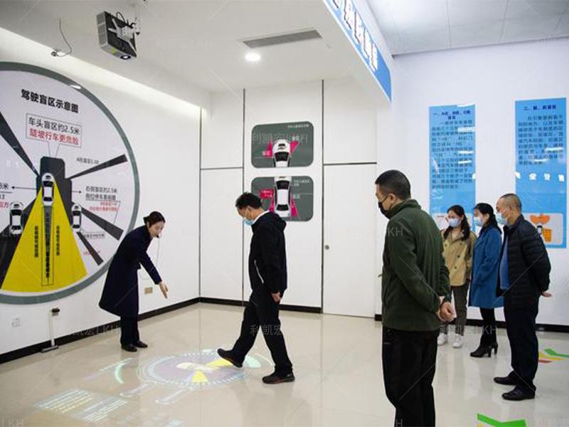 车辆盲区模拟体验区